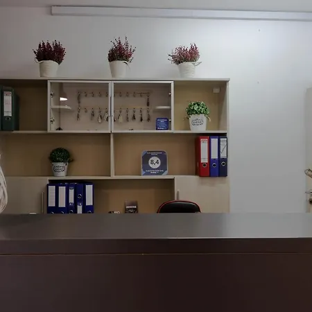 Pawilon Sportowo Turystyczny Kalwarianka Hostal Kalwaria Zebrzydowska