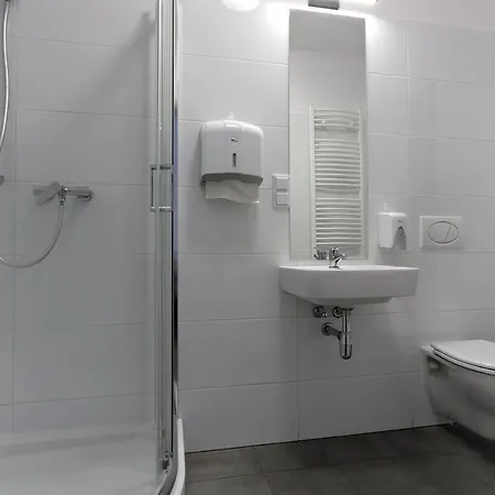 Pawilon Sportowo Turystyczny Kalwarianka Hostal *