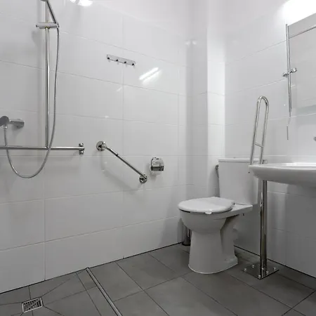 Pawilon Sportowo Turystyczny Kalwarianka Hostal Kalwaria Zebrzydowska